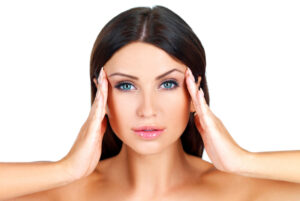 Effektiv creme til under øjnene. Hvad bør den indeholde?