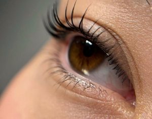 Det ultimative lash lift- og lamination kits til hjemmebrug: Top 5 rangliste for perfekt bukkede vipper